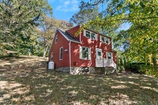 105 Southworth St in Milford, CT - Building Photo