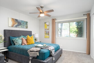 The Greenway at Carol Stream in Carol Stream, IL - Building Photo - Interior Photo