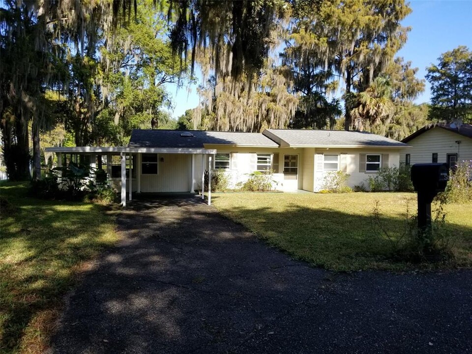 2040 S Mooring Dr in Inverness, FL - Building Photo