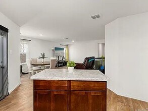 5826 Kendall Pr in San Antonio, TX - Building Photo - Building Photo
