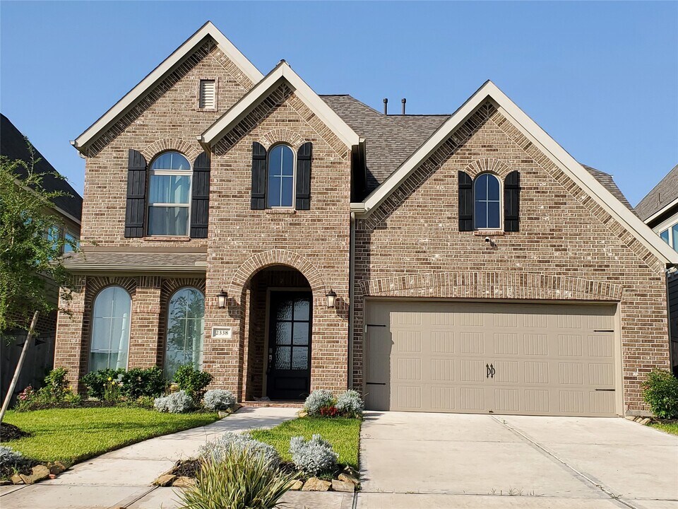 2338 Cherrywood Ct in Sienna, TX - Building Photo