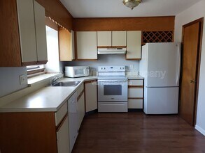 174-176 Oakland St in Manchester, CT - Building Photo - Building Photo