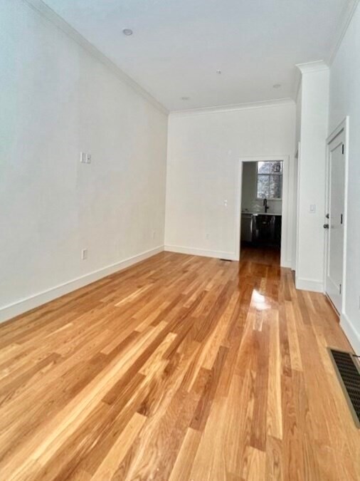 33 Grove St, Unit 1 in Boston, MA - Building Photo - Building Photo