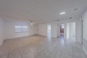 8507 Sunset Dr in Palm Beach Gardens, FL - Building Photo - Building Photo