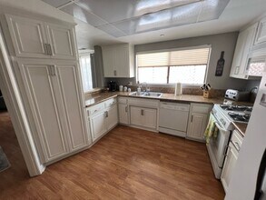 11953 Goshen Ave in Los Angeles, CA - Building Photo - Building Photo