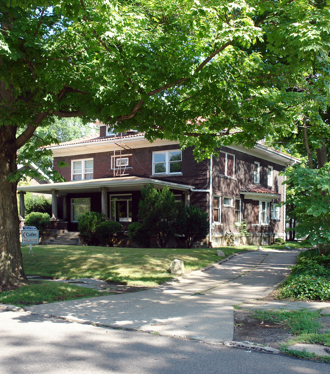 305 15th St NW in Canton, OH - Foto de edificio - Building Photo