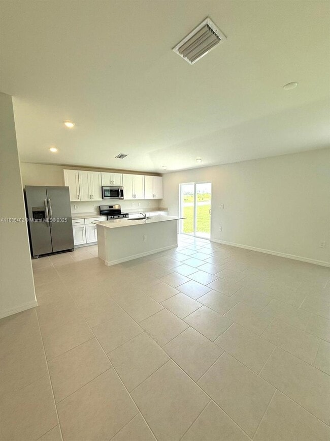 17561 Paradiso Wy in Ft. Myers, FL - Building Photo - Building Photo