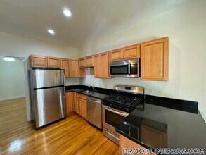 172 Fuller St in Brookline, MA - Foto de edificio - Building Photo