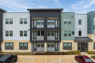 Birdie on Woodland Greens in Austin, TX - Foto de edificio - Building Photo