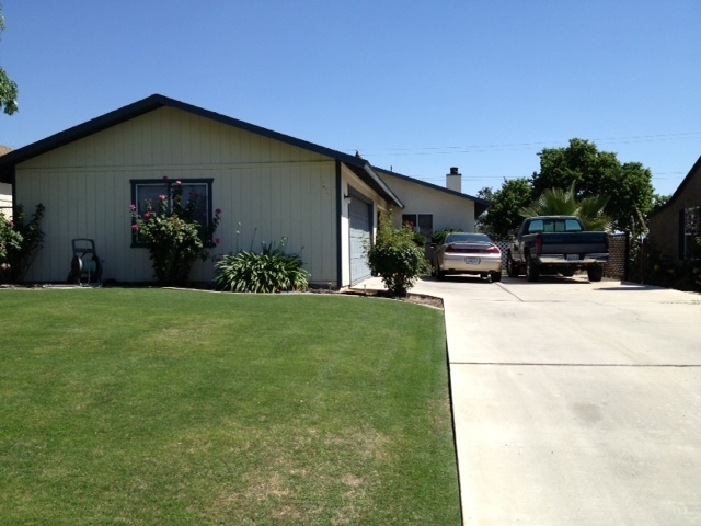 2221 Edwards Ave in Bakersfield, CA - Building Photo