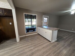 6350 Arrowhead Dr in Beaumont, TX - Building Photo - Building Photo