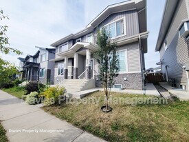 5080 Chappelle Rd. SW in Edmonton, AB - Building Photo
