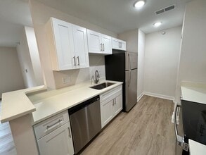 4238 Kugler Mill Rd in Cincinnati, OH - Building Photo - Building Photo