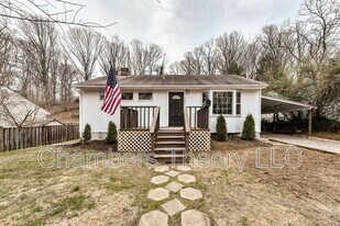 6607 Berkshire Dr in Alexandria, VA - Building Photo