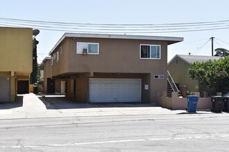 576 E Hyde Park Blvd in Inglewood, CA - Building Photo - Building Photo