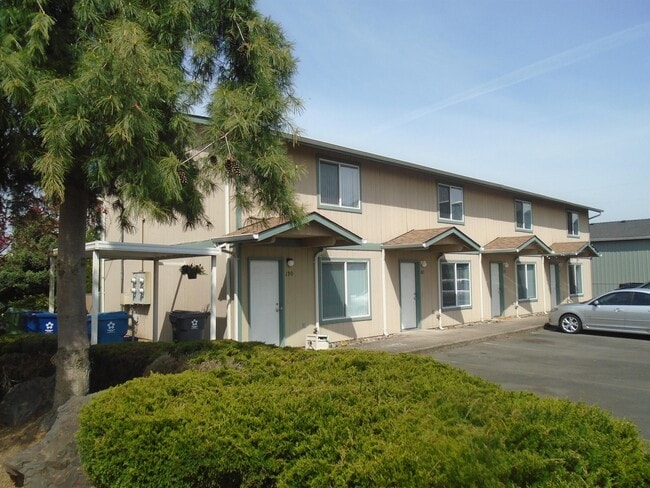 160 N 7th St in Aumsville, OR - Building Photo - Building Photo