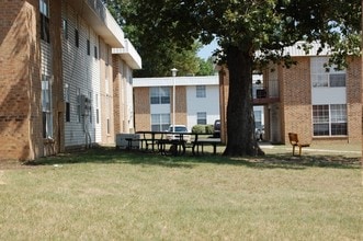 Town North Apartments in Texarkana, TX - Foto de edificio - Building Photo