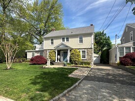 15 Barlow Ave in Glen Cove, NY - Building Photo