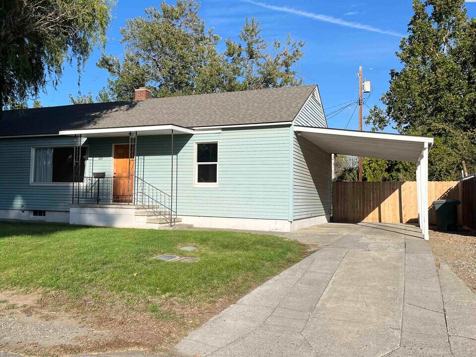 222 Casey Ave in Richland, WA - Building Photo