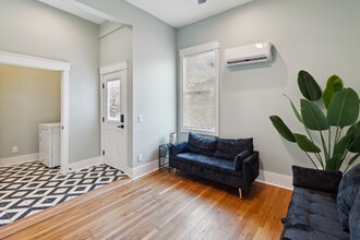 1133 E Henry St in Savannah, GA - Foto de edificio - Building Photo