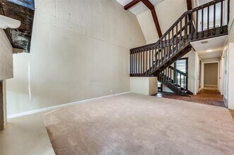 412 Hollyhill Ln in Denton, TX - Building Photo - Building Photo