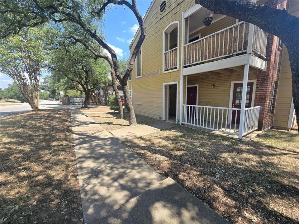 4304 Duval Rd in Austin, TX - Foto de edificio