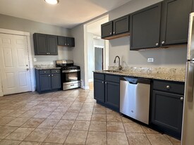 856 N Mayfield Ave, Unit 2S in Chicago, IL - Building Photo