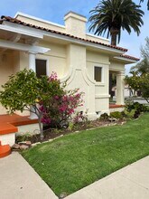 301 Grand Ave in Long Beach, CA - Foto de edificio - Building Photo