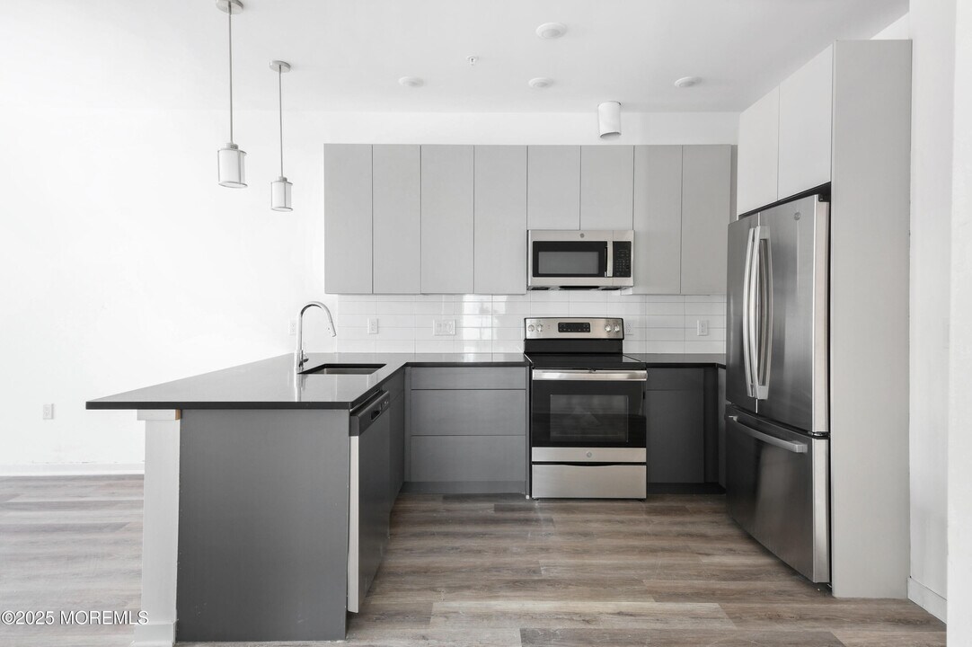 829 Garfield Ave in Jersey City, NJ - Building Photo