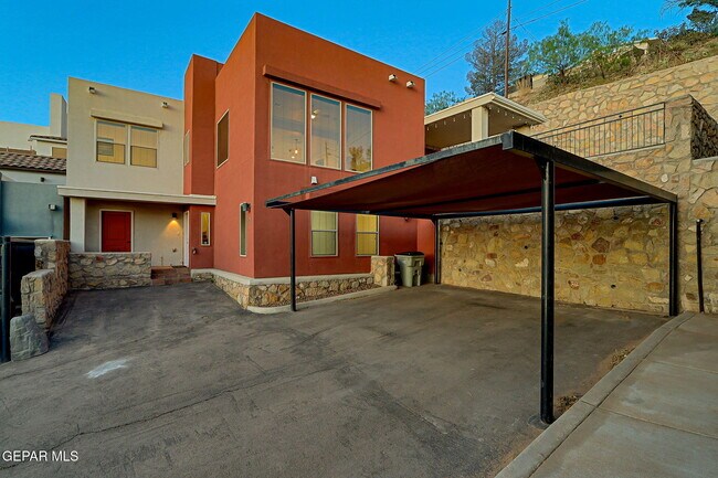 4016 Camelot Heights Dr in El Paso, TX - Building Photo - Building Photo