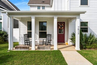 7813 Moody Bend in Austin, TX - Foto de edificio - Building Photo