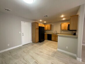 2096 Betty Davis St in Las Vegas, NV - Building Photo - Building Photo