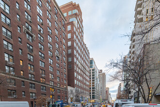 Park Avenue Court in New York, NY - Building Photo - Building Photo