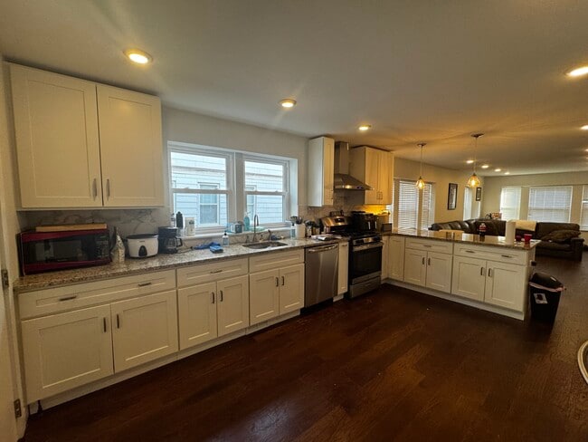 79 Bailey Rd, Unit 1