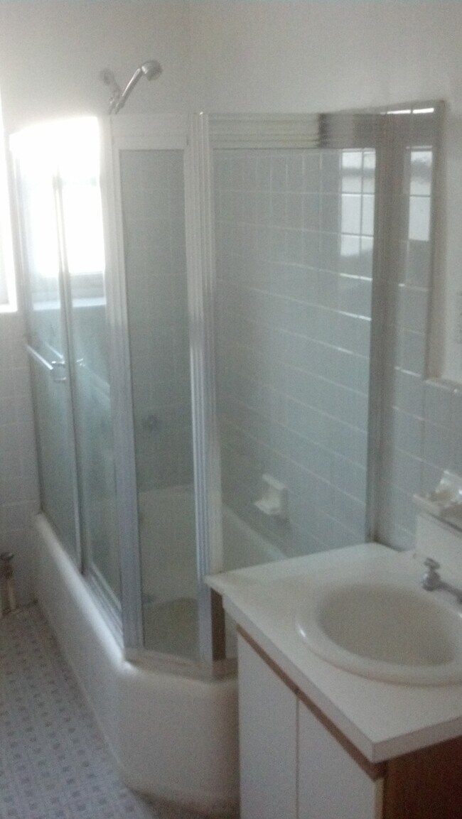 2350 Linwood Ave in Fort Lee, NJ - Building Photo - Building Photo