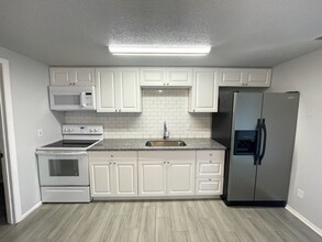 5703 9th St Cir E in Bradenton, FL - Building Photo - Building Photo