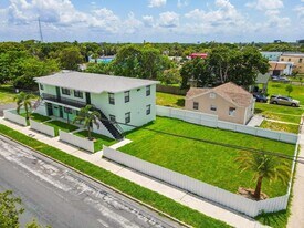 1319 Douglass Ave in West Palm Beach, FL - Building Photo