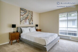 877 Heatherstone Way in Mountain View, CA - Building Photo - Building Photo