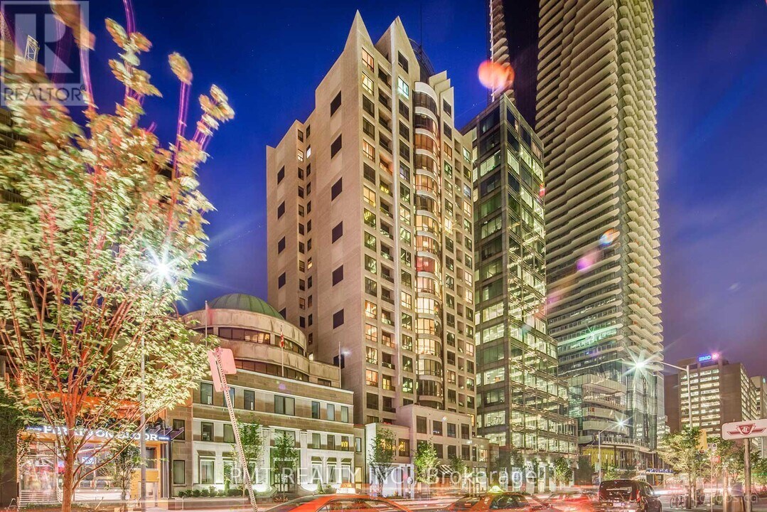 55 Bloor St E in Toronto, ON - Building Photo