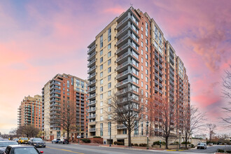 The Gallery at White Flint in Rockville, MD - Foto de edificio - Building Photo