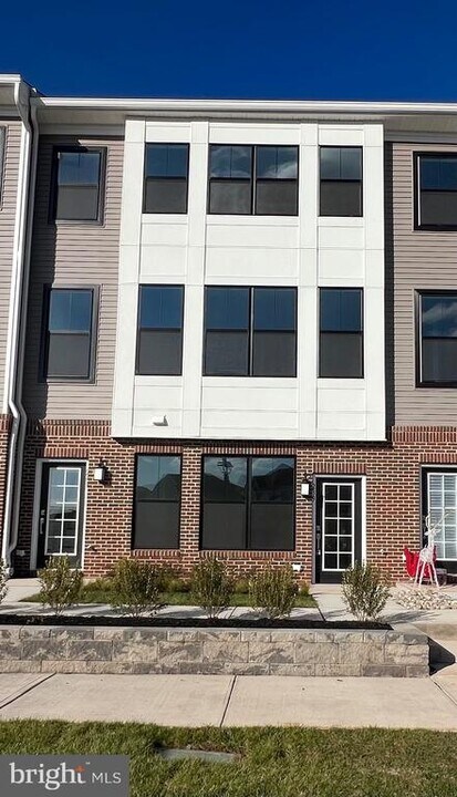 239 Lewis Fisher Dr in Ewing Township, NJ - Foto de edificio