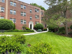 1500 Beacon St, Unit 5 in Brookline, MA - Building Photo - Building Photo