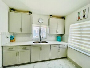 737 NW 41st St in Miami, FL - Building Photo - Building Photo