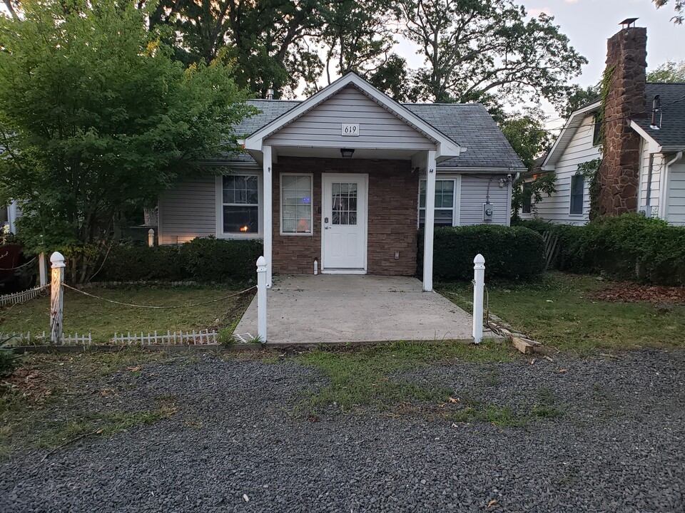 619 Buermann Ave in Toms River, NJ - Building Photo