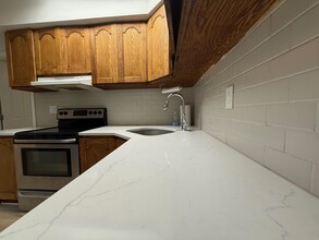 106 Roe Ln in Port Jefferson, NY - Building Photo - Building Photo