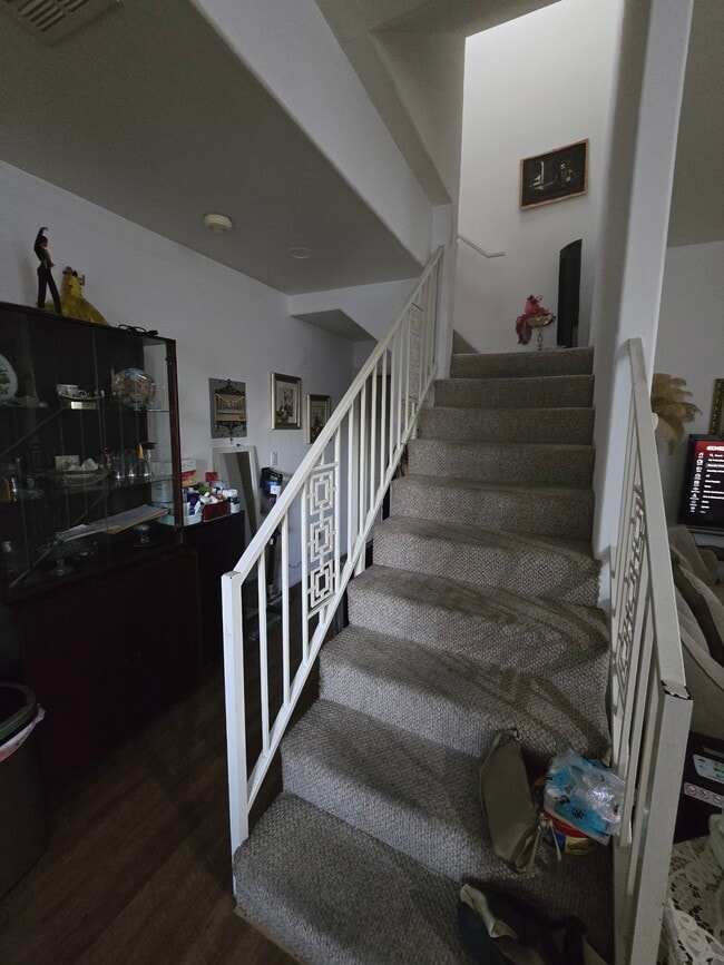 335 E Providencia Ave, Unit 101 in Burbank, CA - Foto de edificio - Building Photo