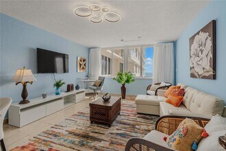 19201 Collins Ave, Unit 349 in Sunny Isles Beach, FL - Building Photo - Building Photo