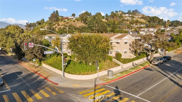 1305 E Glenoaks Blvd