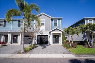 2915 Grand Kemerton Pl in Tampa, FL - Building Photo - Building Photo