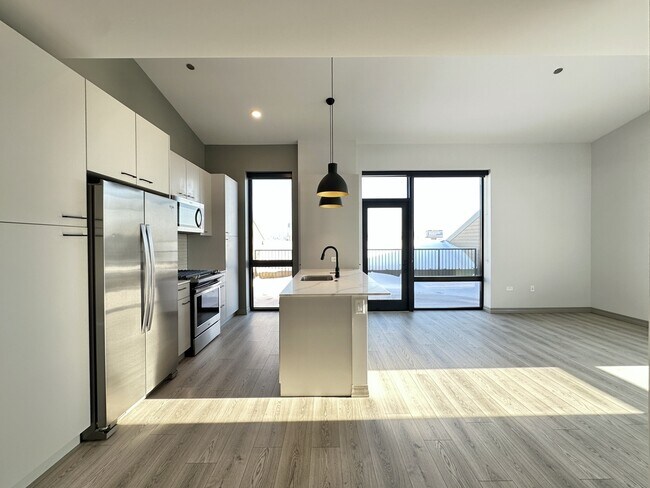 2155 N Elston Ave, Unit 625 in Chicago, IL - Building Photo - Building Photo